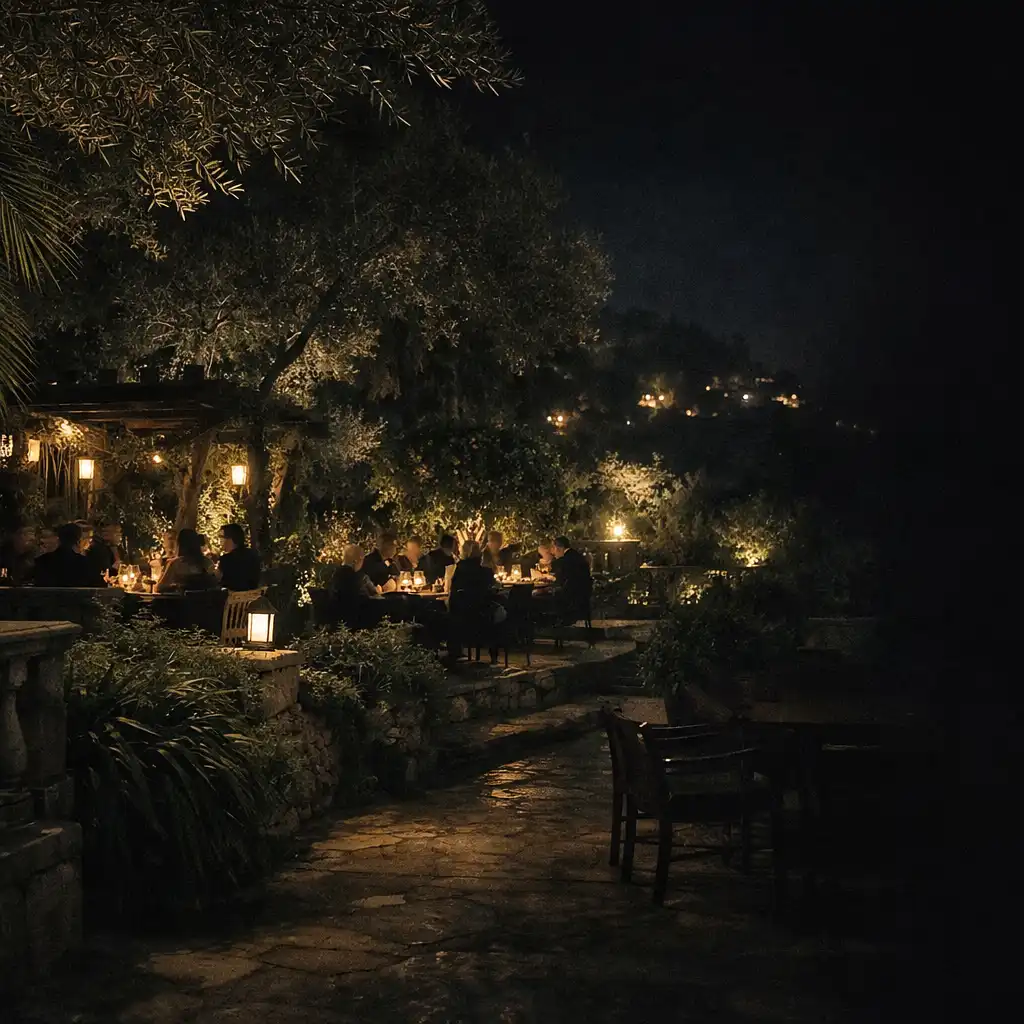 Terrasse-jardin nocturne avec feuillage, tables éclairées et reflets de verre